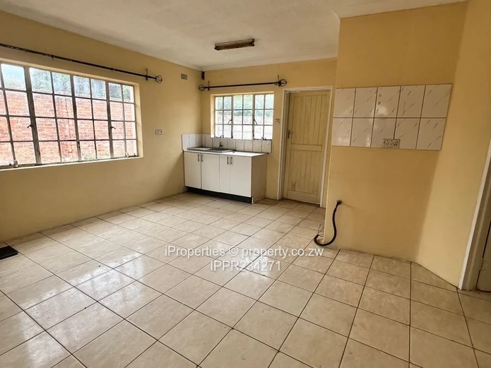 2,248m² stand comes with a neat 2-bedroom cottage 