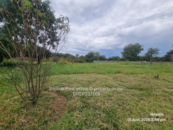 Matsheumhlope 3-Bed Home on 6500m² with Borehole