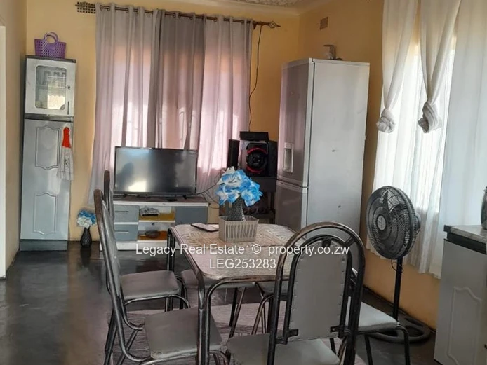 Charlotte Brooke 4-Bed Home with Borehole & Built-Ins (Sole Mandate)