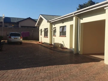3 Bedroom Flat & Apartment