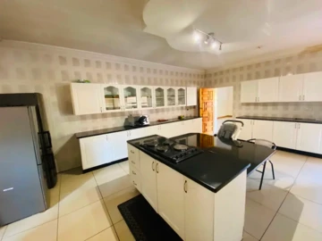 Elegant & Spacious: Dream Home for Sale in Borrowdale