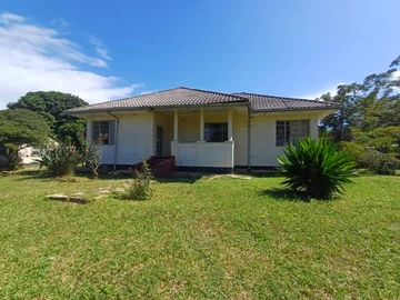 Spacious 3-Bedroom Family Home with Expansive Garden & Staff Quarters – Prime Yeovil Location