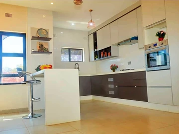 4 Bedroom Flat & Apartment