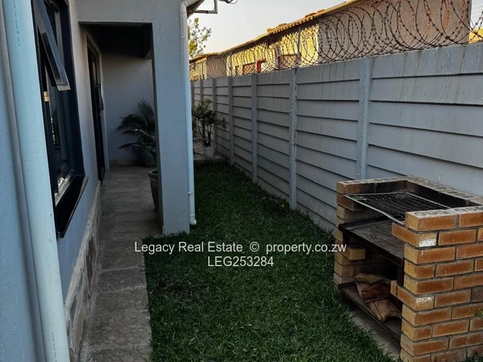 Modern 3-Bed Budiriro Home - Borehole, Bath & Backyard