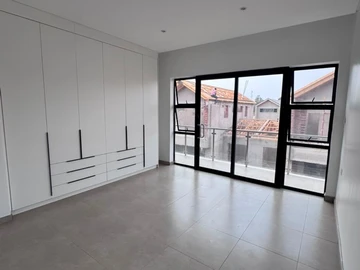 4 Bedroom Flat & Apartment