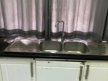 2 Bedroom Flat & Apartment