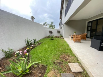 3 Bedroom Flat & Apartment