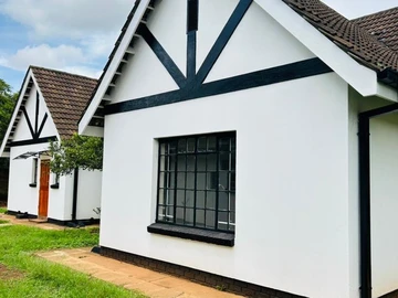 Bluffhill: Comm. Zoned 4-Bed + Staff Qtrs | Pool | Immediate! $2000