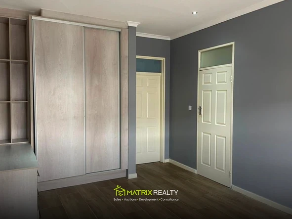 3 Bedroom Flat & Apartment