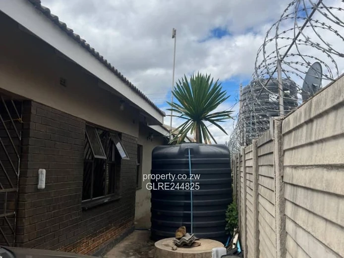 3-Bed Home with Borehole & Paved Yard in Madokero