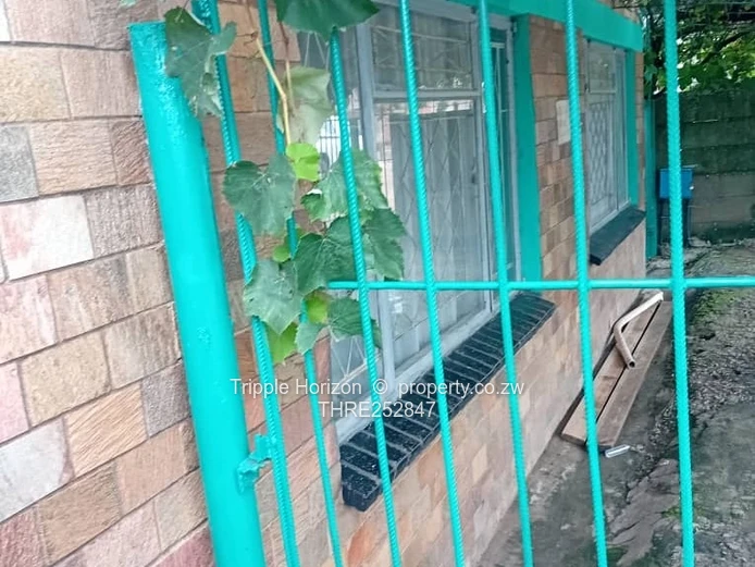 5-Bed Chitungwiza Home with Borehole & Secure Yard