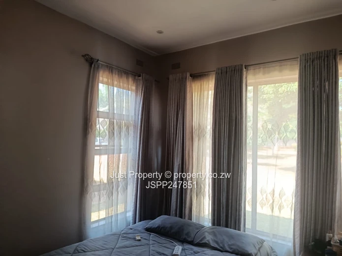 Modern 4-Bed home in Borrowdale 