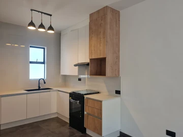 2 Bedroom Flat & Apartment