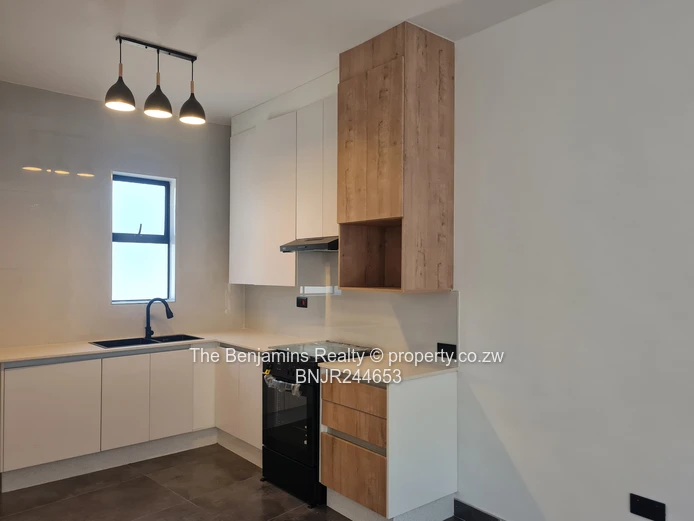 Modern 2-Bed Strathaven Duplex - Pool & Borehole