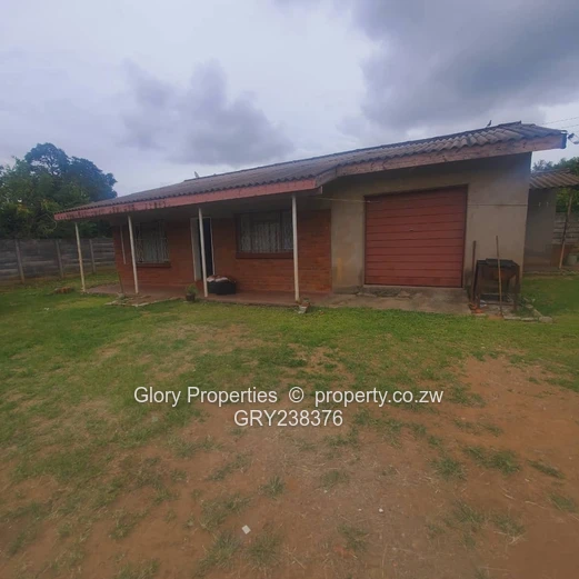 Vacant office to let in Borrowdale West 