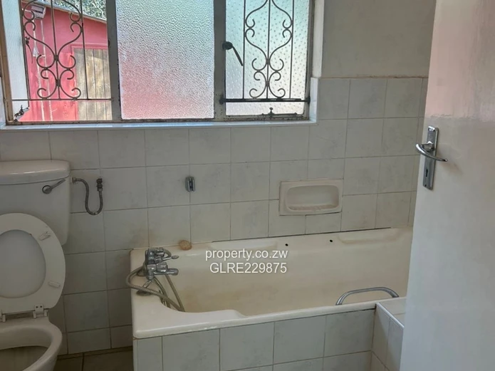 A Versatile 4Bedroom Property for Residential or Commercial Use in a Prime Greendale Location To Let