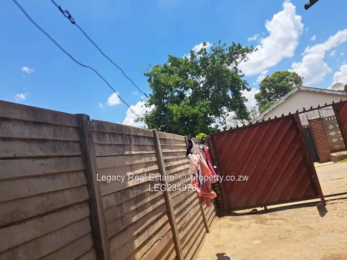 Budiriro 4 – 6-Bedroom Fixer-Upper for Sale