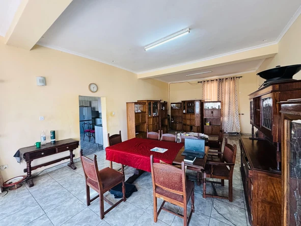 6 Bedroom House