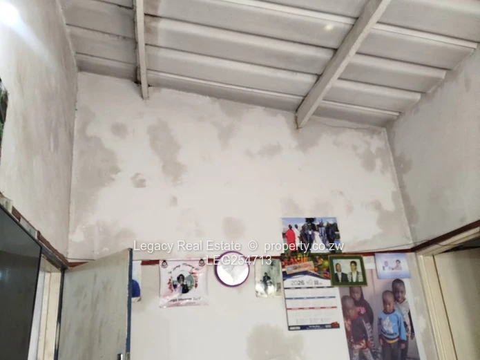 Walled 3-Bed Home with Garden & Verandah in Mufakose (Sole Mandate)