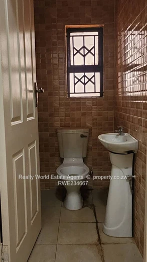 Large Tiled Lounge & Veranda — 5-Bed on 3,400m² (Sole Mandate)