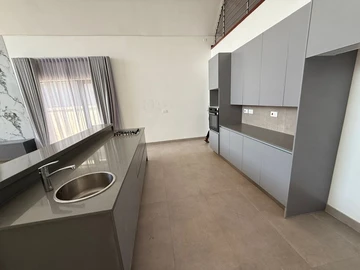 4 Bedroom Flat & Apartment