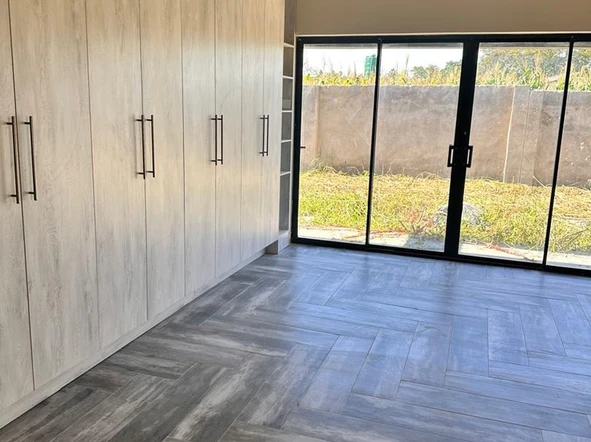 4 Bedroom Flat & Apartment