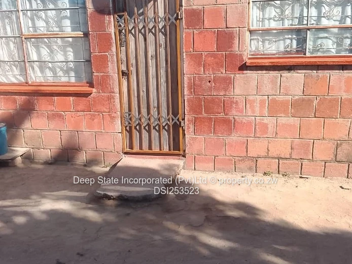 Chitungwiza (Zengeza)core house for sale 
