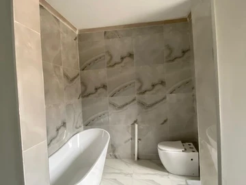 3 Bedroom Flat & Apartment