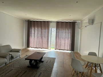 2 Bedroom Flat & Apartment