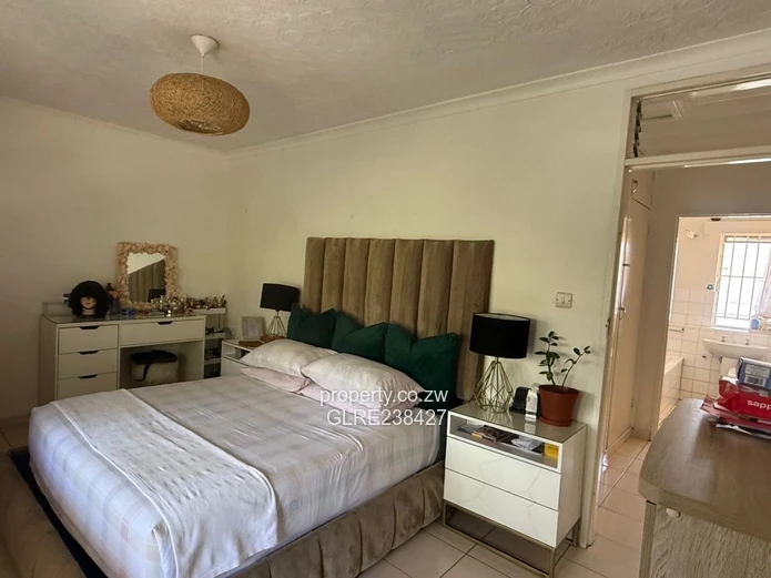 Spacious 2-bedroom flat in the heart of Avondale