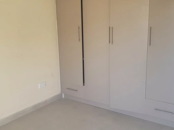 2 Bedroom Flat & Apartment