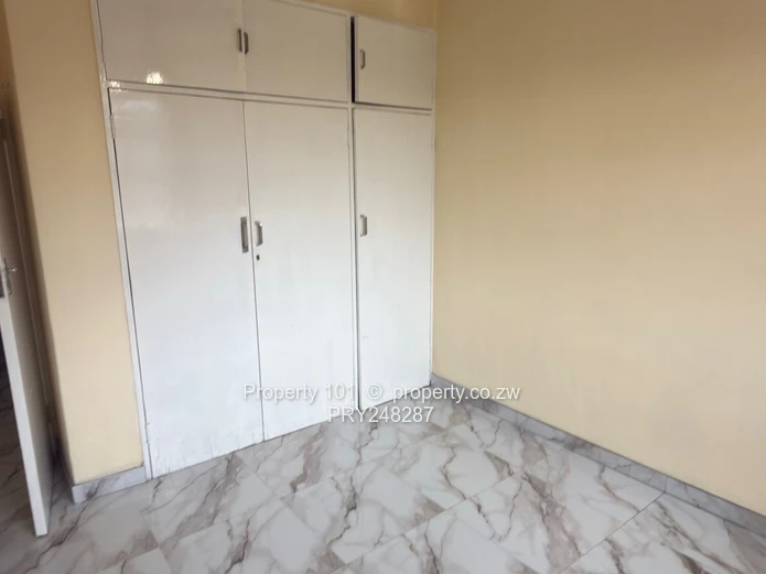 Flat To Let Eastlea– Clyde Shops (Sole Mandate)