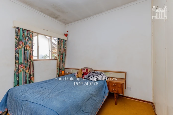 5Bedroom House on An Acre, Corner Property