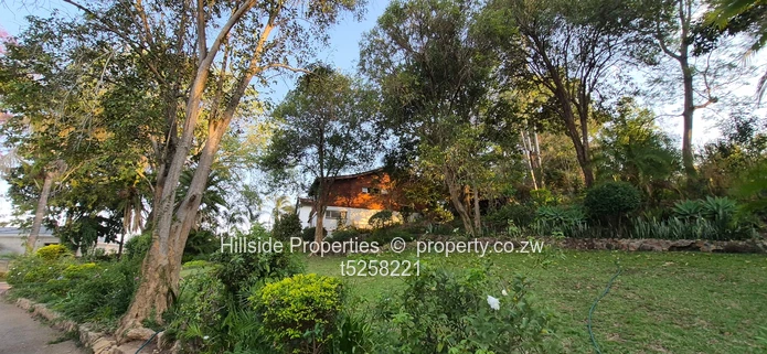 Glen Lorne 4-Bed 3-Bath: Modern Glass Wall & Garden