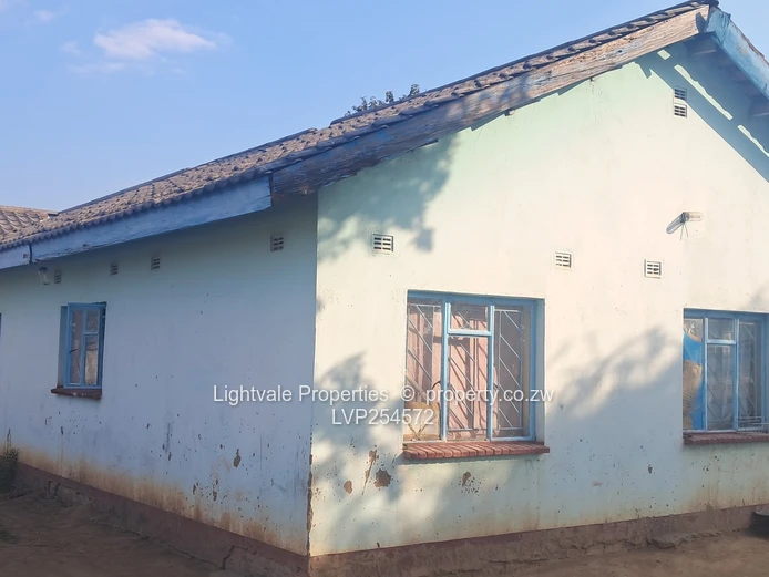 Agro-residential plot in Norton Knowe along Zvimba road (Sole Mandate)