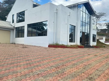 4 Bedroom Flat & Apartment