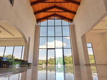 6 Bedroom Flat & Apartment