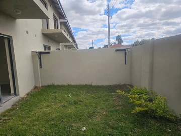 2 Bedroom Flat & Apartment