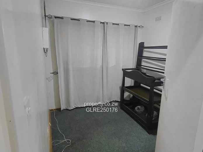 Spacious 3-Bed Waterfalls Home: Pool, Garden & Solar