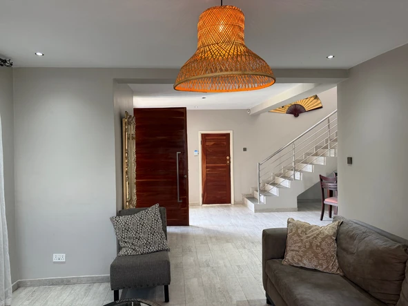 4 Bedroom Flat & Apartment