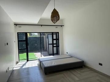 4 Bedroom Flat & Apartment