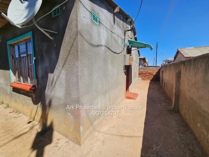 Chitungwiza Unit P Extension | Property For Sale