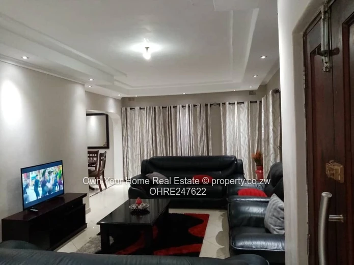 Madokero 3-Bed: Tiled Roof, Garage, Modern Lounge