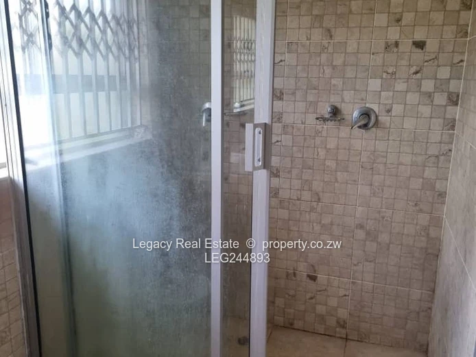 Private & Secure Cottage For Rent In Helensvale