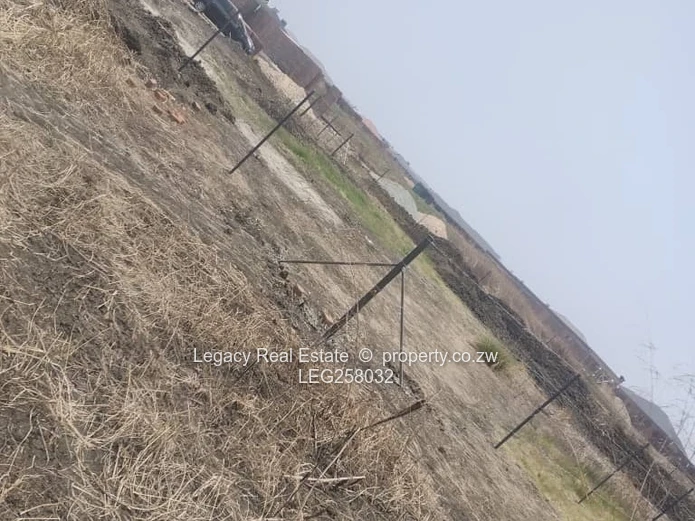 400 m² Partly-Fenced Stand in Glaudina — Serviced
