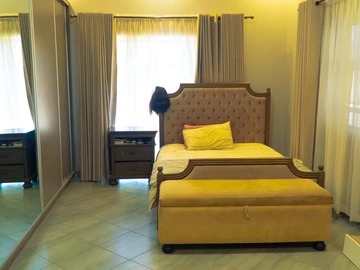 4 Bedroom Flat & Apartment
