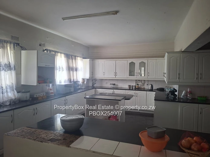 Eastlea Prime Property for Sale suitatble for Offices!