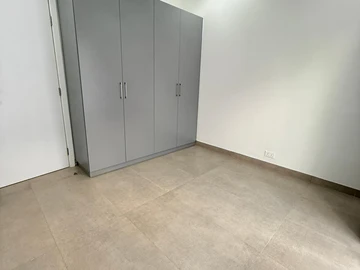 4 Bedroom Flat & Apartment