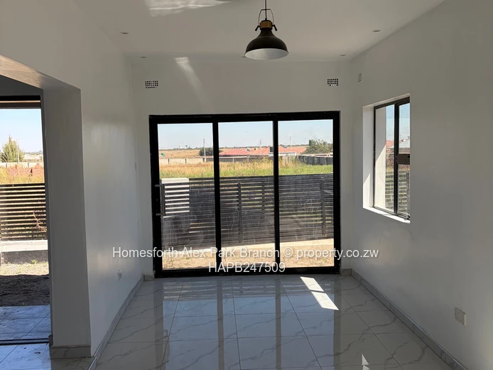 Hatfield Newly Built Cluster House For Sale (Sole Mandate)