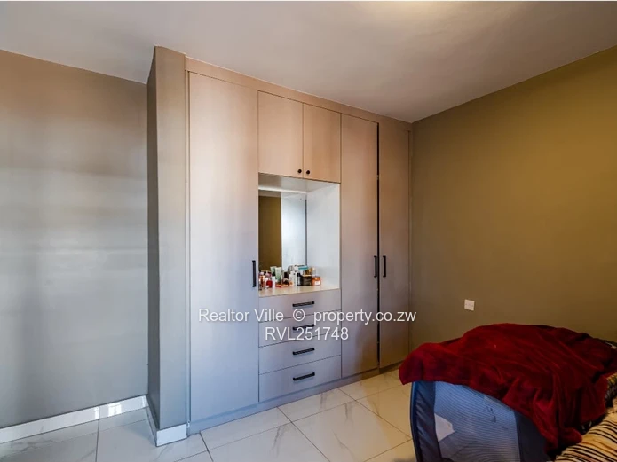 Modern 2-Bed Tynwald Apartment - Solar & Fitted Kitchen